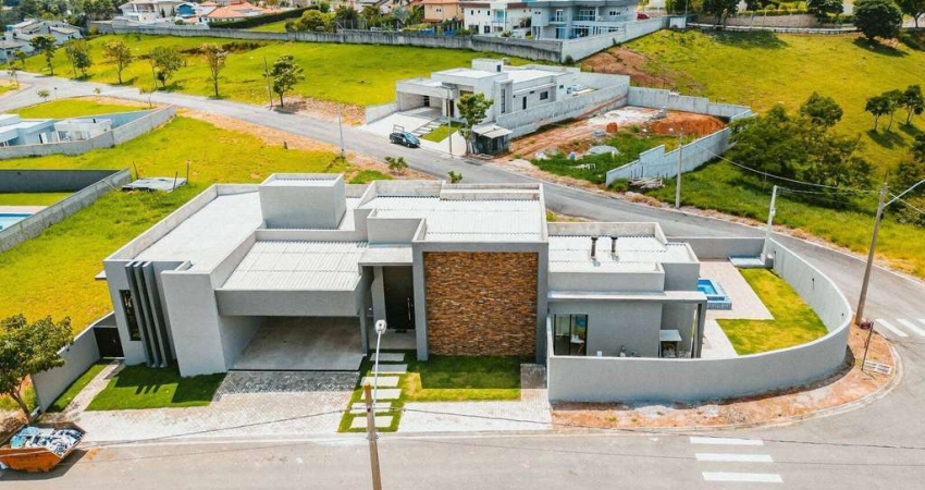 Casa térrea à venda em Condomínio na região de Atibaia - R$1.650.000!
