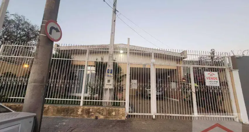 Casa térrea com 3 quartos, sendo 1 suíte à venda, 150 m² por R$ 900.000 - Jardim Cica - Jundiaí/SP.