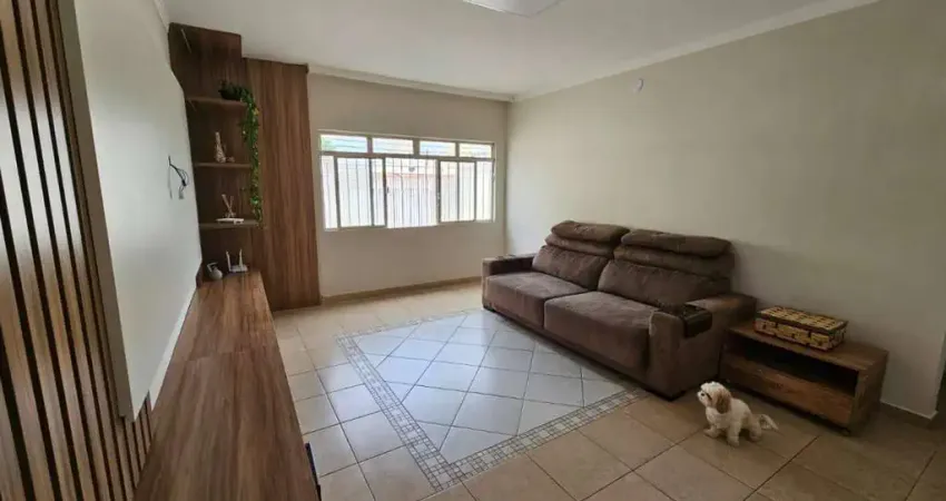 Casa térrea á venda, com 2 dormitórios, 3 vagas de garagem, Jardim Amazonas, Campinas-SP