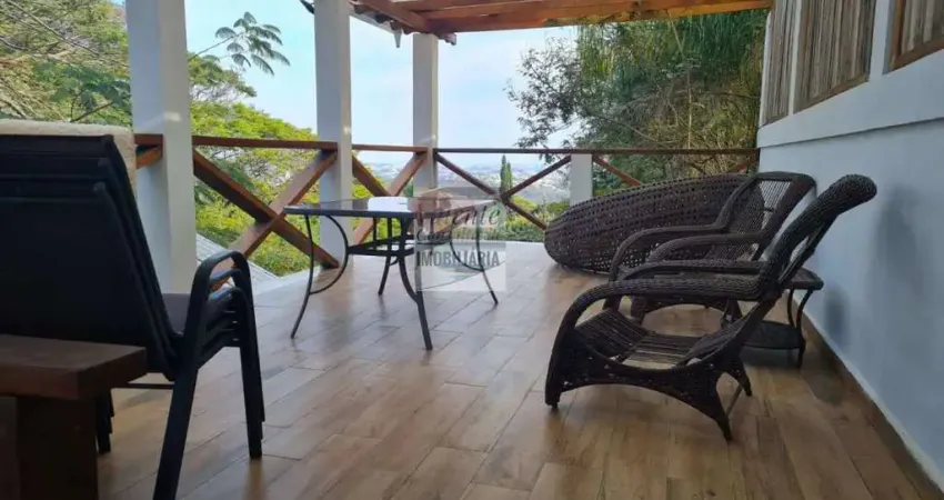 Chácara à venda,para quem procura refugio, ao encotro com a Natureza, com casa é piscina em Valinhos-SP
