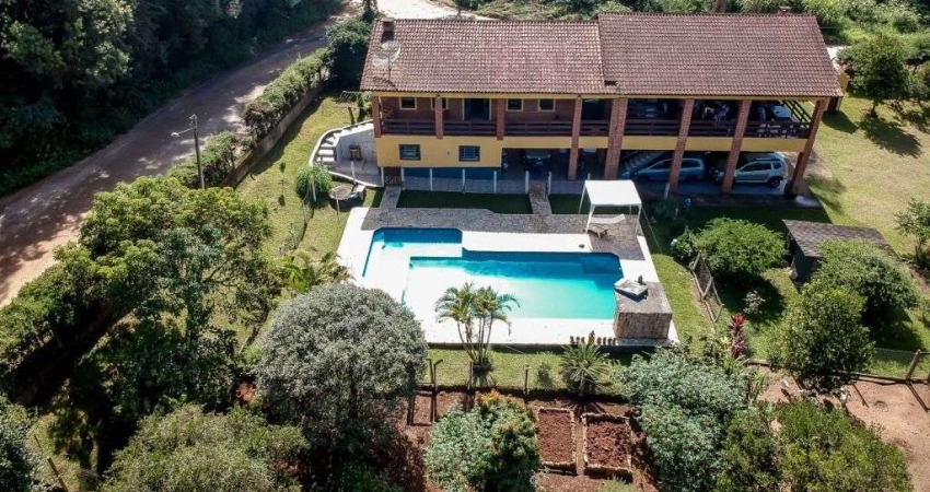 Sítio com 7 dormitórios à venda, 13221 m² por R$ 1.550.000 - Parque das Araucarias - Camanducaia/MG