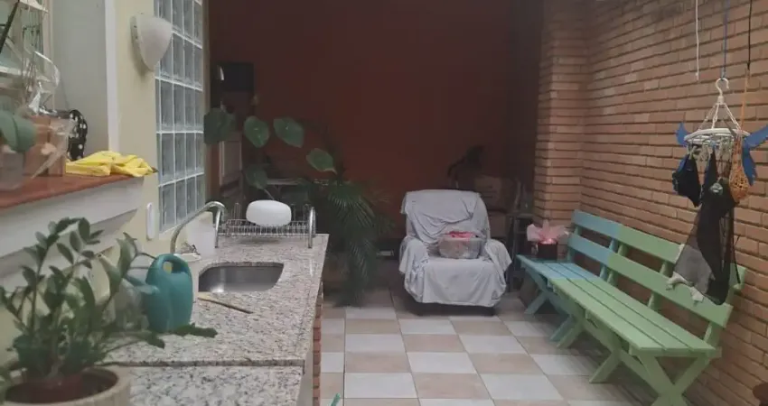 Belíssima casa à venda na Aclimação com 250m² e 2 vagas!!