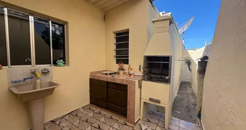 Casa com 2 quartos para alugar na Rua independência, 34, Centro, Jarinu