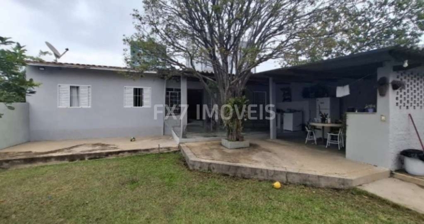 Casa no bairro São Bernardo em Campinas com casa de fundo