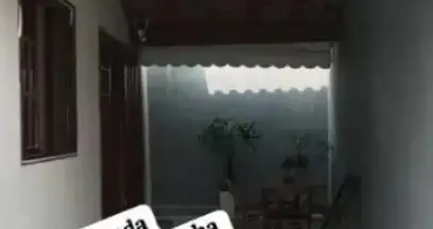 Casa para Venda em Rio de Janeiro, Campo Grande, 3 dormitórios, 1 banheiro, 2 vagas