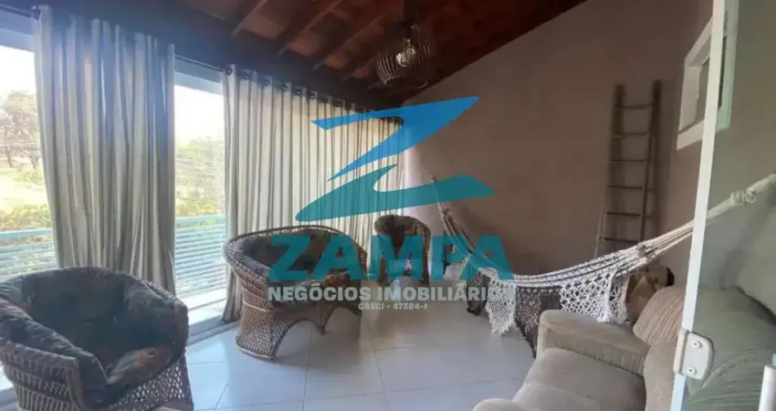 SOBRADO MOBILIADO COM 3 QUARTOS COM AR (1 SUITE), TODO PLANEJADO, 2 VGS COBERTAS, CHURRASQUEIRA