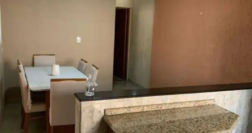 CASA TÉRREA COM 2 DORMITÓRIOS (1 SUITE COM AR CONDICIONADO), COZINHA PLANEJADA E 2 VAGAS DE GARAGEM