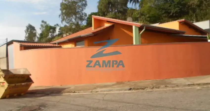 Casa térrea no jd caçula com  3 quartos (1 suite), sala e cozinha amplas e 2 vagas cobertas