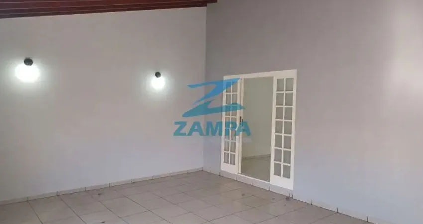 Casa térrea no residencial jundiai com 2 quartos, 2 vagas cobertas e amplo quintal