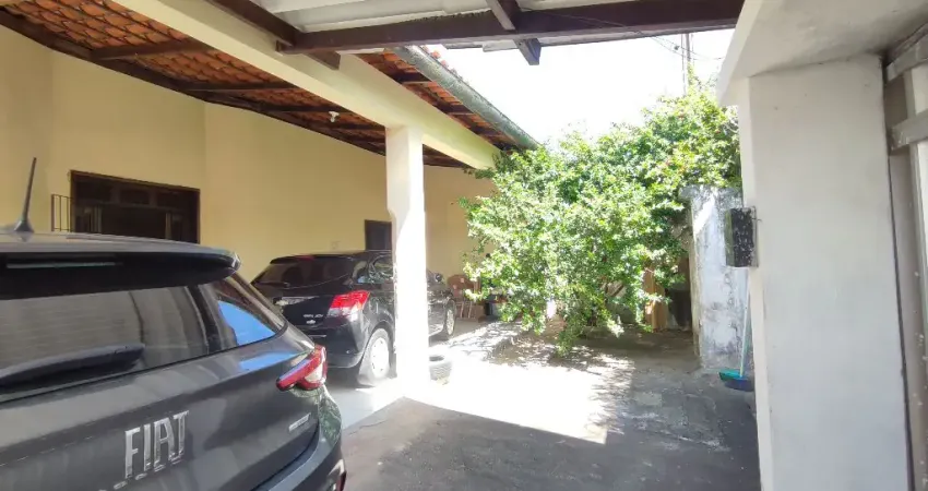 Casa plana com 5 suítes e 396 metros de área total no Bairro Montese.