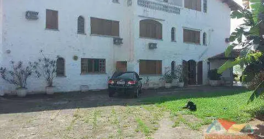 Sobrado com 8 dormitórios à venda, 507 m² por R$ 4.000.000,00 - Massaguaçu - Caraguatatuba/SP