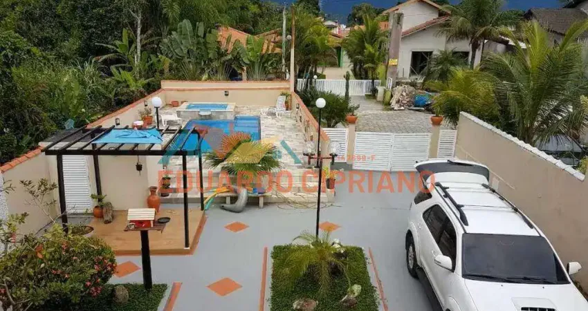 Linda casa com porteira fechada em condomínio fechado com portaria e segurança 24 hs