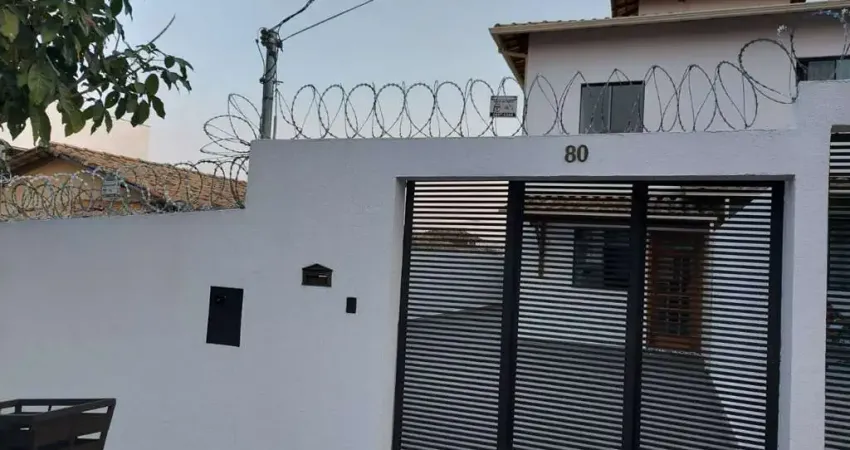 Casa com 2 quartos para alugar na Rua João Maximiniano, Santa Mônica, Belo Horizonte