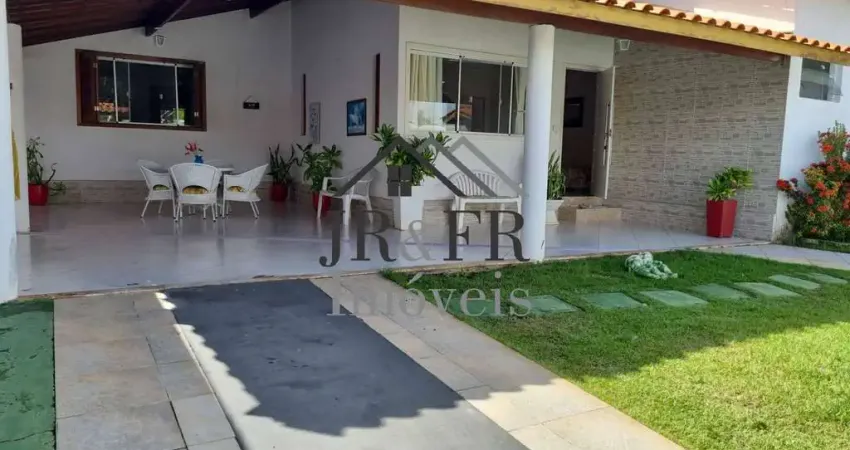 LINDÍSSIMA CASA EM BARRA DE JACUIPE COM 7 SUÍTES, PISCINA E CHURRASQUEIRA.