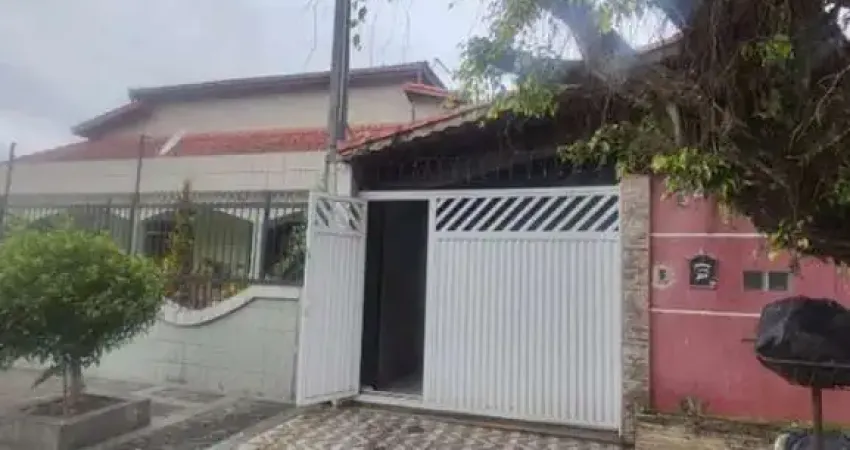 Vende-se casa térrea na Guilhermina/PG com 2 dormitórios/ sala/