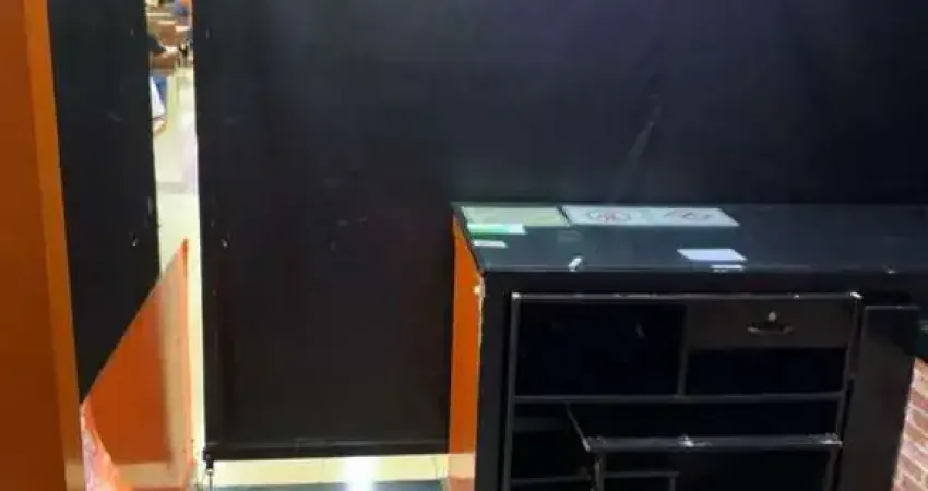 Aluga-se ou vende-se imóvel comercial de 75 m² no shopping pátio iporanga com 1 banheiro/1 vaga