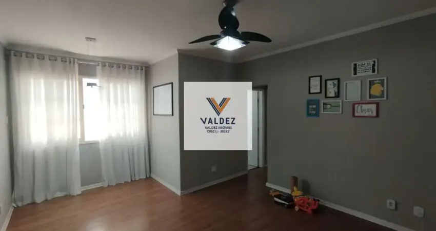 Aluga-se apartamento de 2 dormitórios/ 1° andar/ 1 vaga de garagem