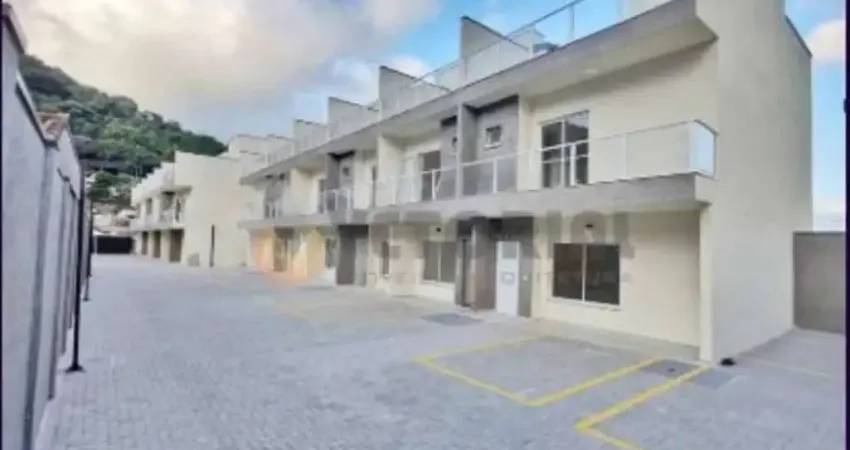 Sobrado com 2 quartos, 115m², à venda em Caraguatatuba, Centro