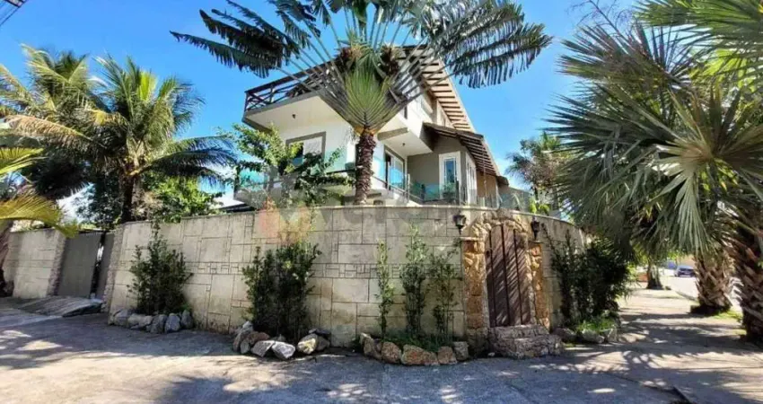 Sobrado à venda em Caraguatatuba, Pontal de Santa Marina, com 4 quartos, 306m²