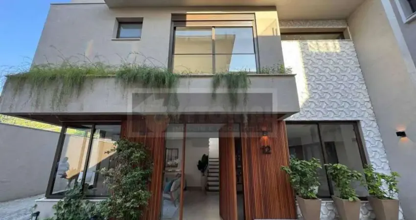 Sobrado à venda em São Sebastião, Juquehy, com 4 quartos, 260m²
