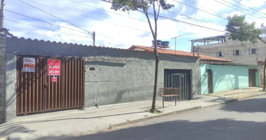 Exelente casa de 3 quartos no bairro Floramar com 2 vagas de garagem