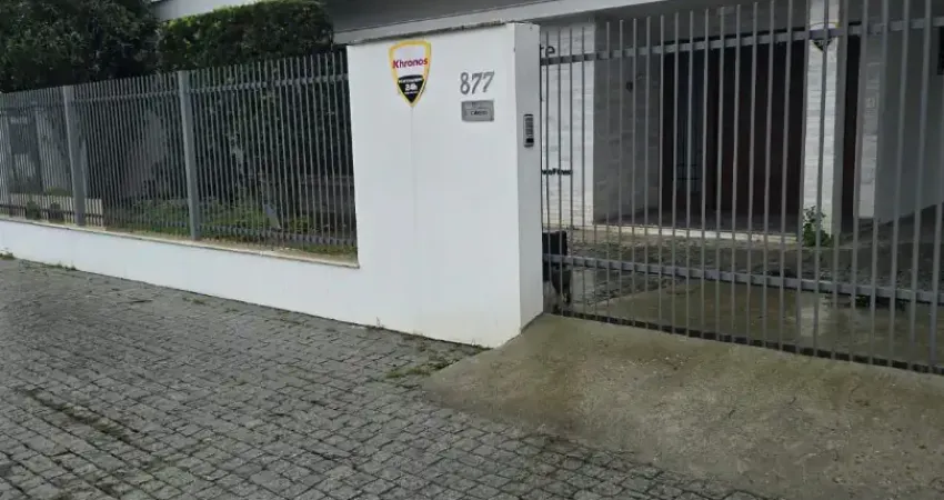 Casa comercial com 4 salas para alugar na Rua Alexandre Schlemm, 877, Anita Garibaldi, Joinville