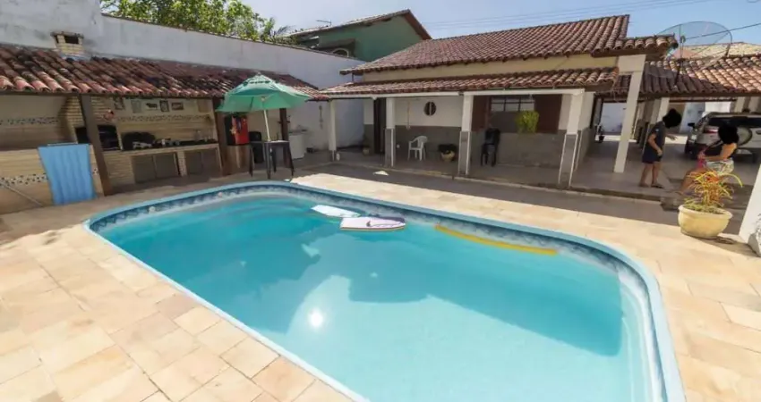 R$ 580 mil, casa à venda no porto da aldeia, 4 quartos, piscina e áea gourmet, próximo à praia da p