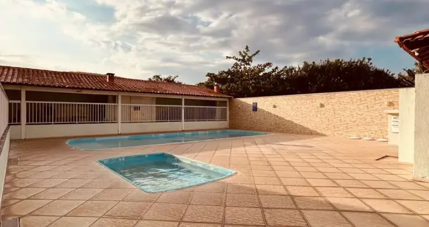 R$: 280 mil - casa em condomínio , 1 quarto, peró, cabo frio, rj