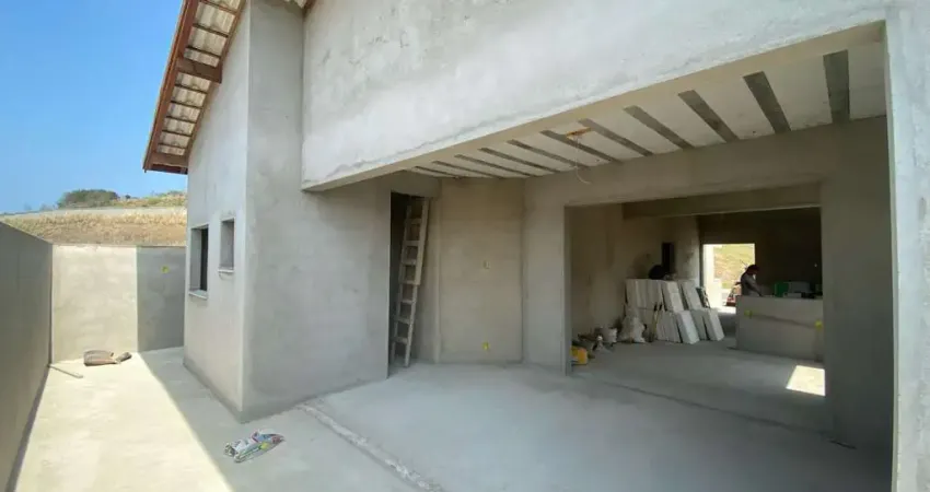 R$ 890 mil casa  3 quartos em condomínio à venda, nova são pedro, são pedro da aldeia, rj