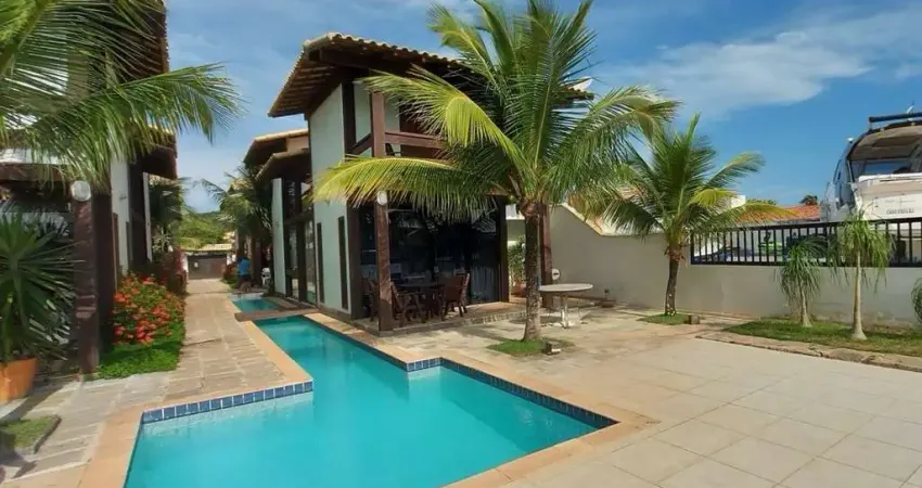 R$ 1.100.000 - casa à venda com 3 quartos, todos suítes e canal navegável na ogiva , cabo frio, rj