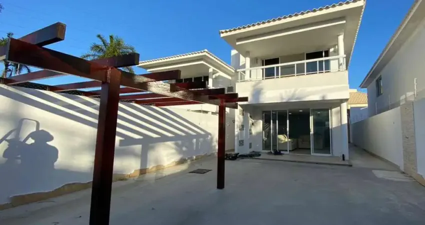 R$ 1.100 milhão. casa à venda no novo portinho. com 3 quartos, 1 suíte. cabo frio, rj