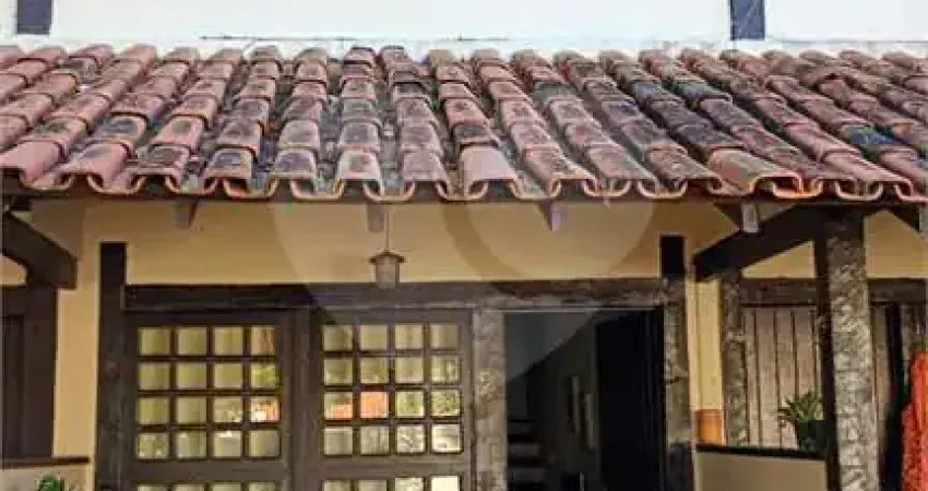 Condomínio com 2 quartos à venda em Manguinhos - RJ