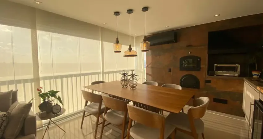 Excelente Apto com 162m2, 03 Suítes, Ampla Sala Living para 03 ambientes, em Conceito Aberto, Varanda Gourmet Integrada à Sala e Cozinha, Escritório, 03 Vagas de garagem.
