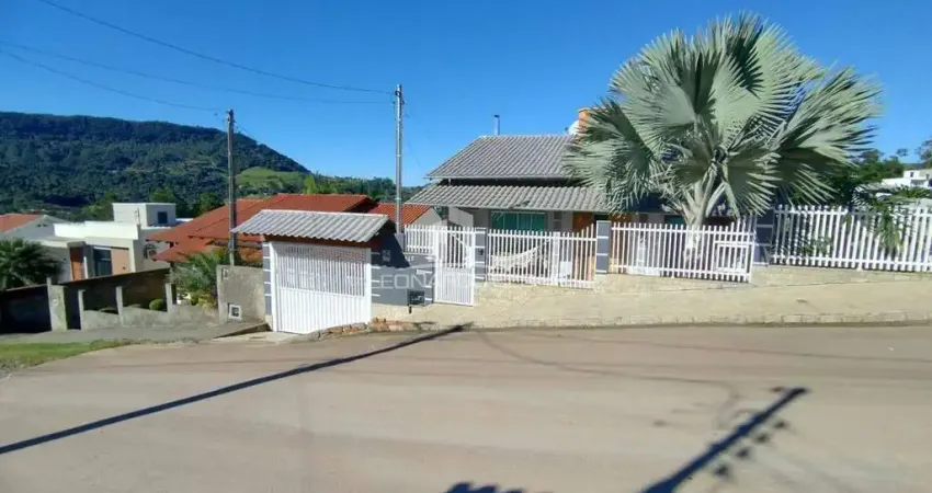 CASA ALTO PADRÃO A VENDA EM RIO DO SUL -6 QUARTOS-PISCINA