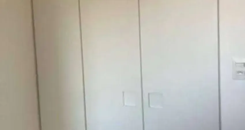 Apartamento com 3 dormitórios, 1 suíte, e 2 vagas de garagem em Moema