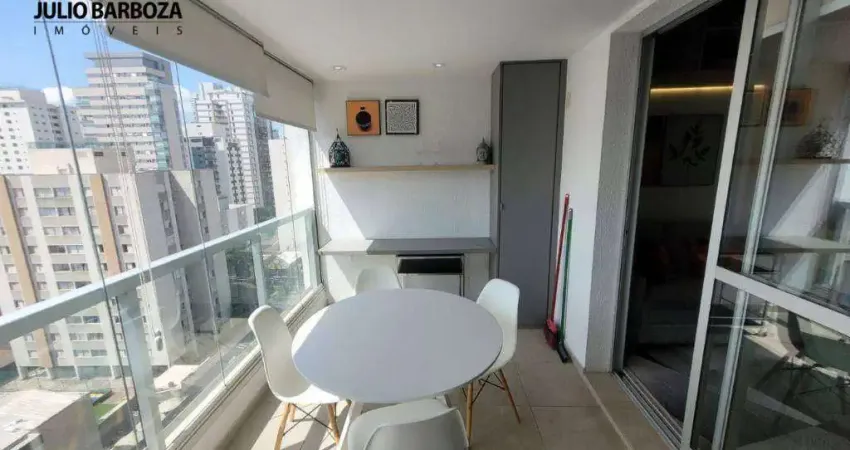 Studio totalmente decorado, 37m, com varanda , e 1 vaga de garagem em Moema