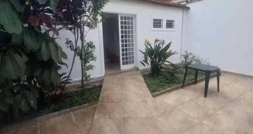 Sala comercial fundos 12m2 com banheiro ,sem vaga Moema lado Pássaros SP.
