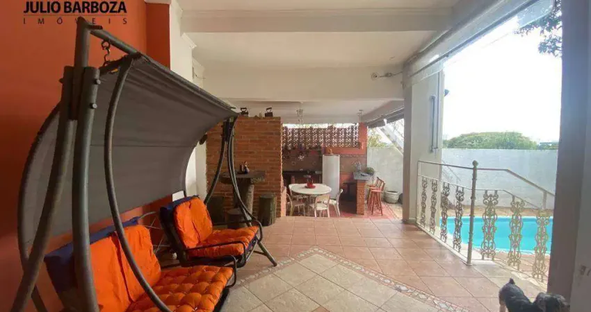 Sobrado próximo a avenida indianapolis sendo 4:dorm com 2 suítes + um dorm. térreo ou escritorio,4 banheiros ,3 vagas,piscina,churrasqueira.quintal .