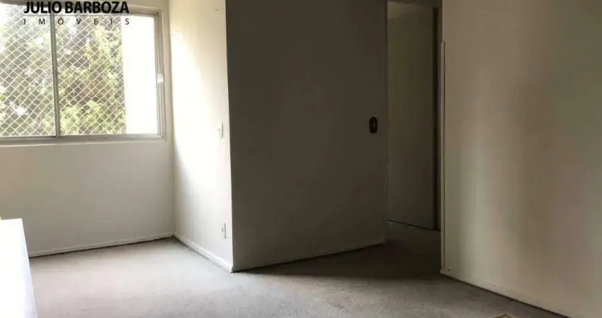 Apartamento com 2 dormitórios, quarto de serviço, banheiro social, e 1 vaga de garagem