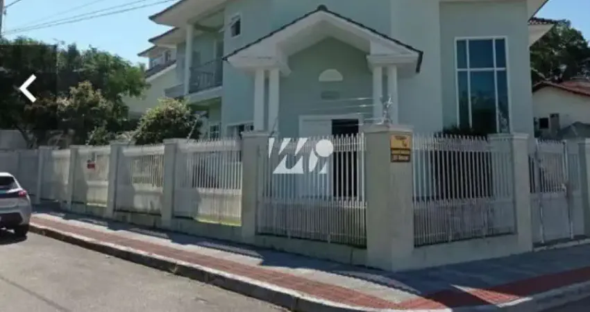 Casa com 3 dormitórios no Pagani