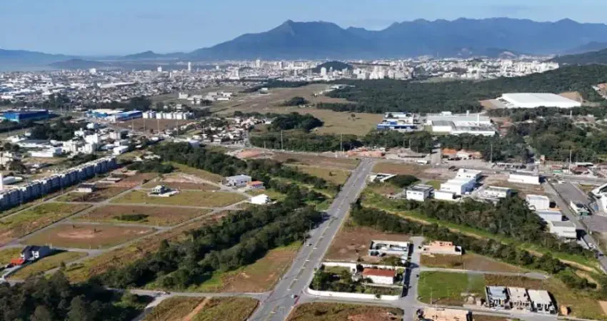 Terreno à venda na Avenida Leoberto Leal, s/nº, Sertão do Maruim, São José