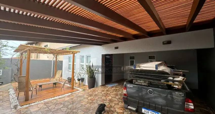 Casa com 3 quartos à venda na Rua Laurinda Pereira, 87, Monte Belo, Londrina