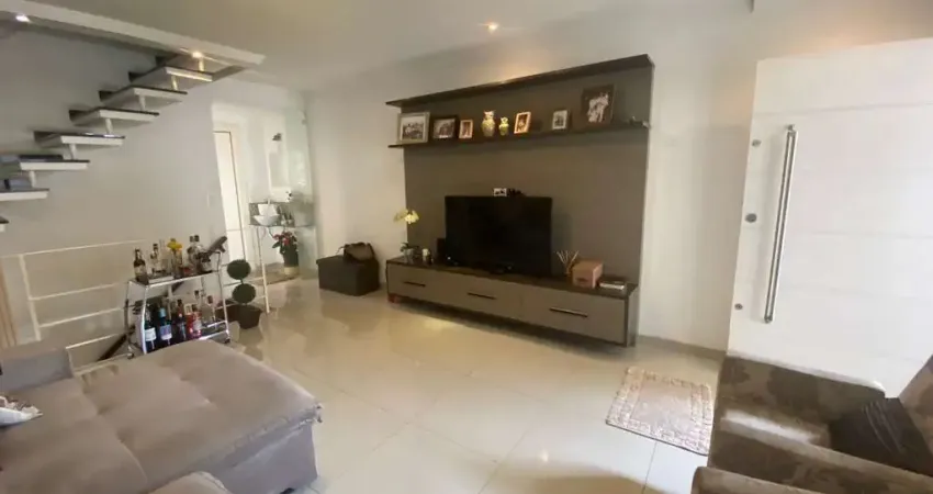 Sobrado à Venda no Jardim França, SP - 3 Suítes, 2 Vagas e 160m² de Área Constru