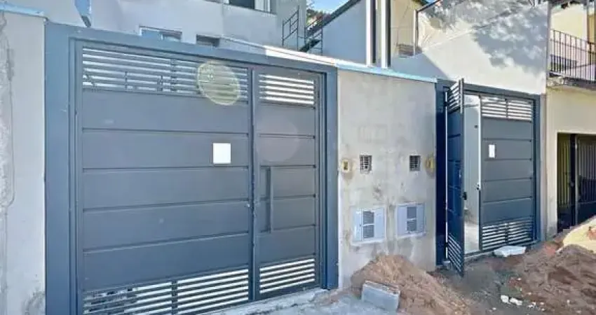 Sobrado com 2 suítes e acabamento sofisticado à venda na Bortolândia – 2 vagas!