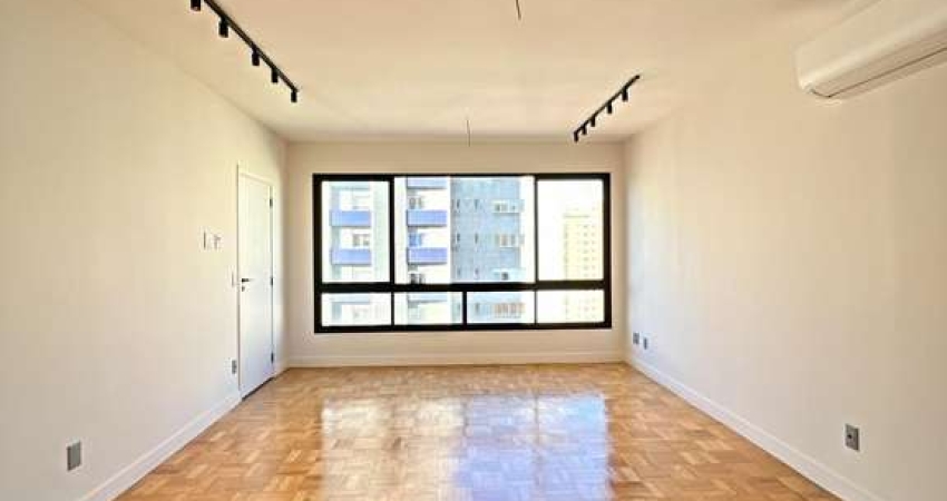 Apartamento mobiliado com 3 dormitórios e suíte à venda na Vila Nova Conceição –