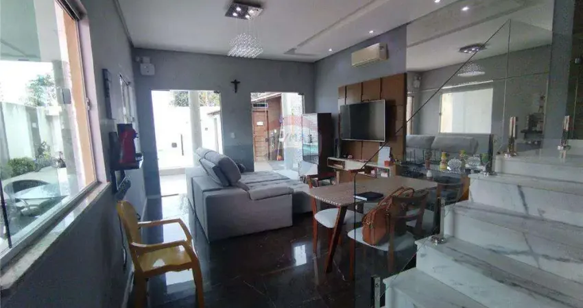 Está buscando um lugar aconchegante e acolhedor? venha conhecer esse moderno e elegante duplex com piscina e cômodos espaçosos e arejados.