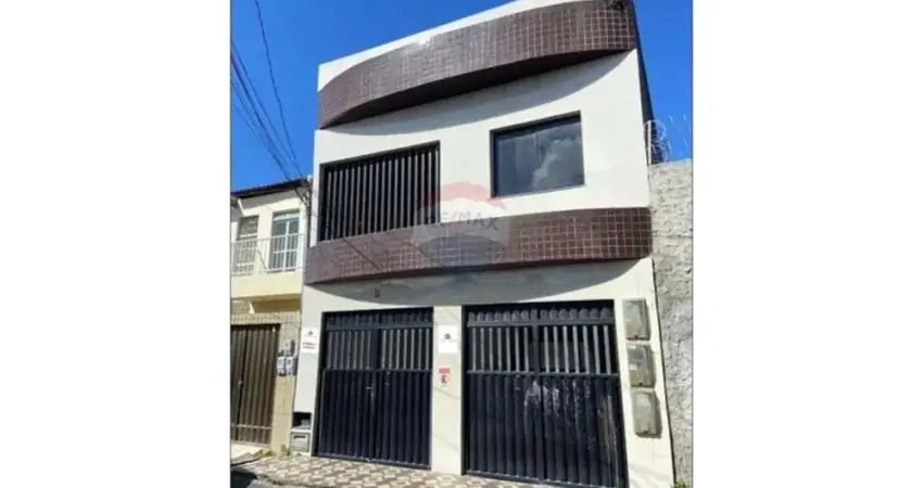 Casa duplex no siqueira campos, na travessa irmã gildete, com entradas independentes.