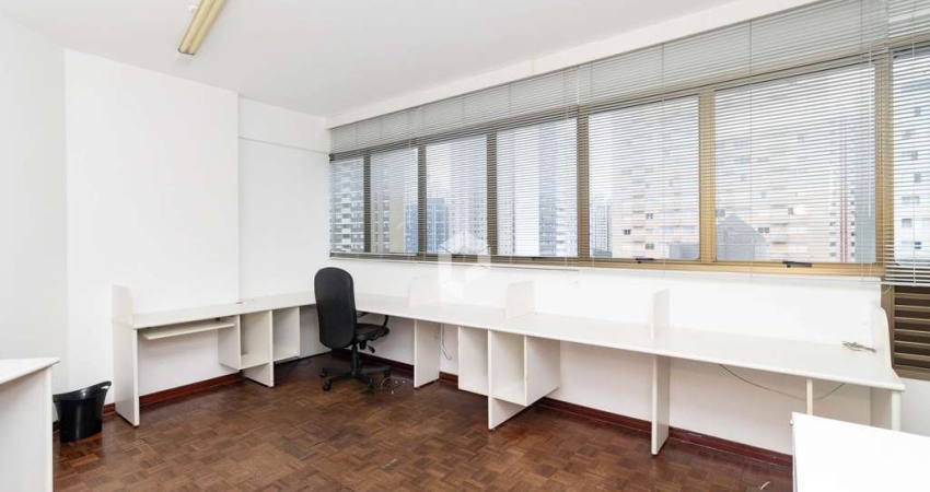 Conjunto comercial no Batel