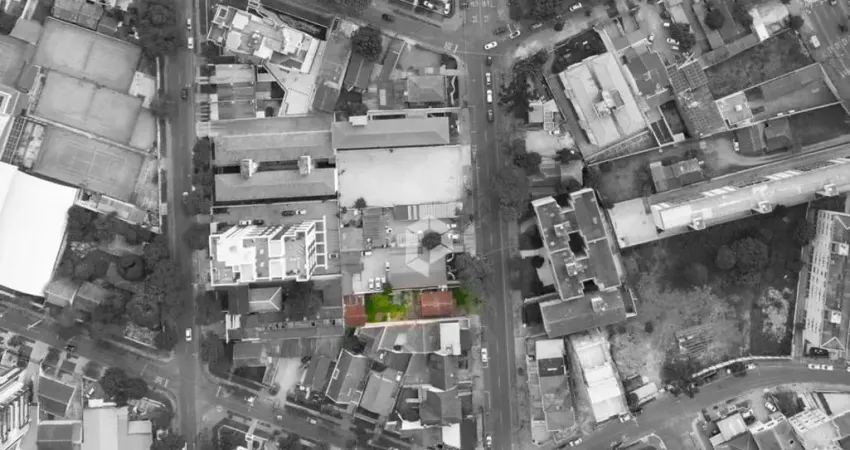 Terreno à venda na Avenida dos Estados, 1179, Água Verde, Curitiba