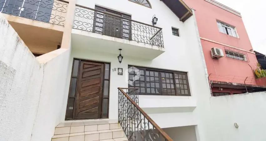 Casa com 3 quartos para alugar na Carlos Estrella Moreira, 18, Pilarzinho, Curitiba